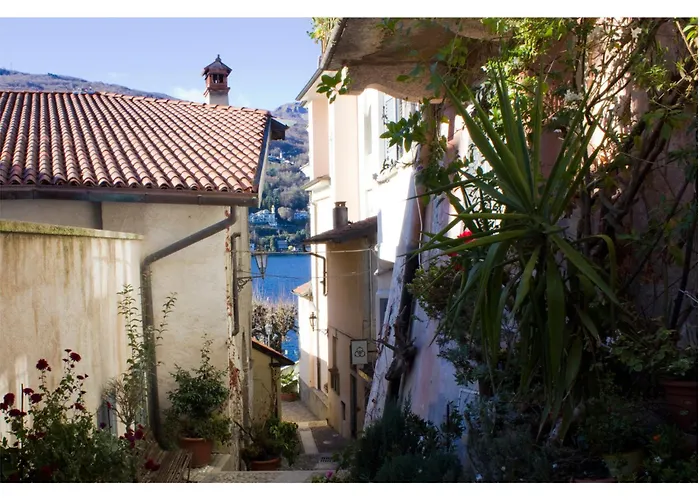 Isola Bella - Via Della Posta アパート ストレーザ