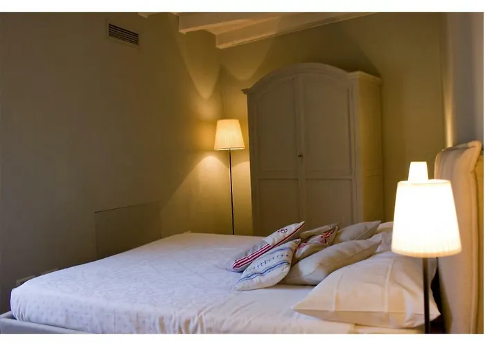 Isola Bella - Via Della Posta * ストレーザ